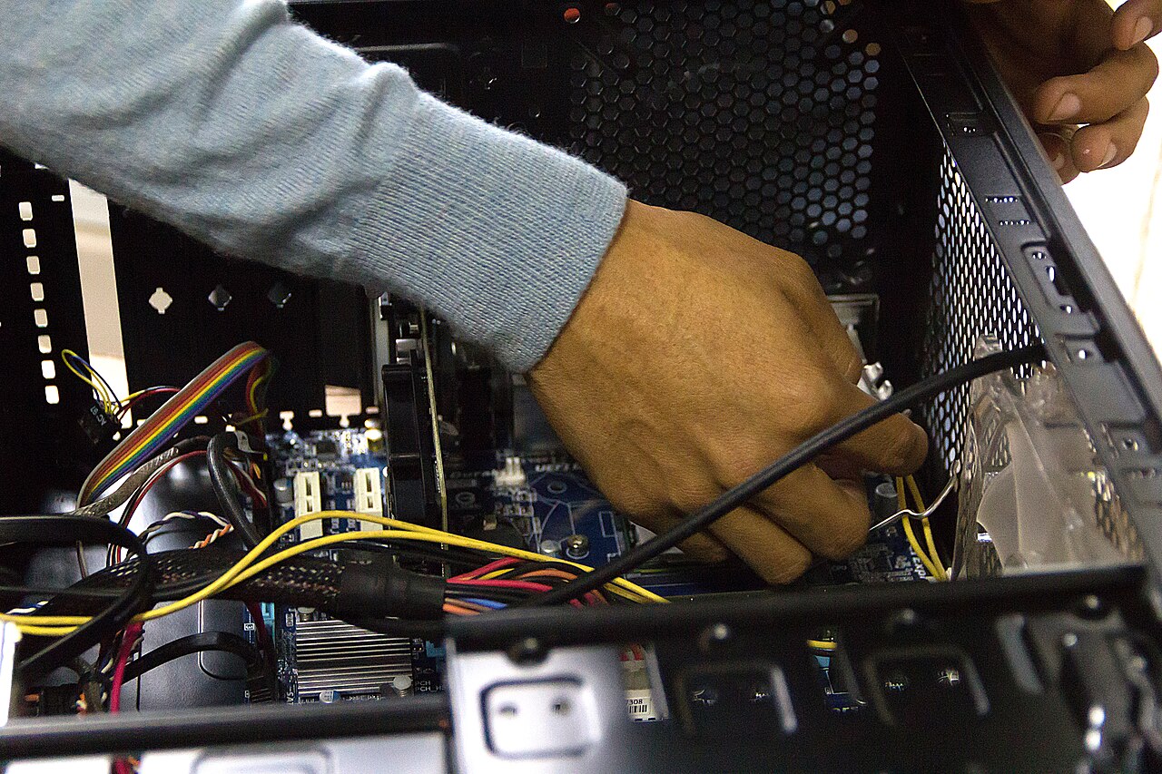Cabling inside a desktop computer